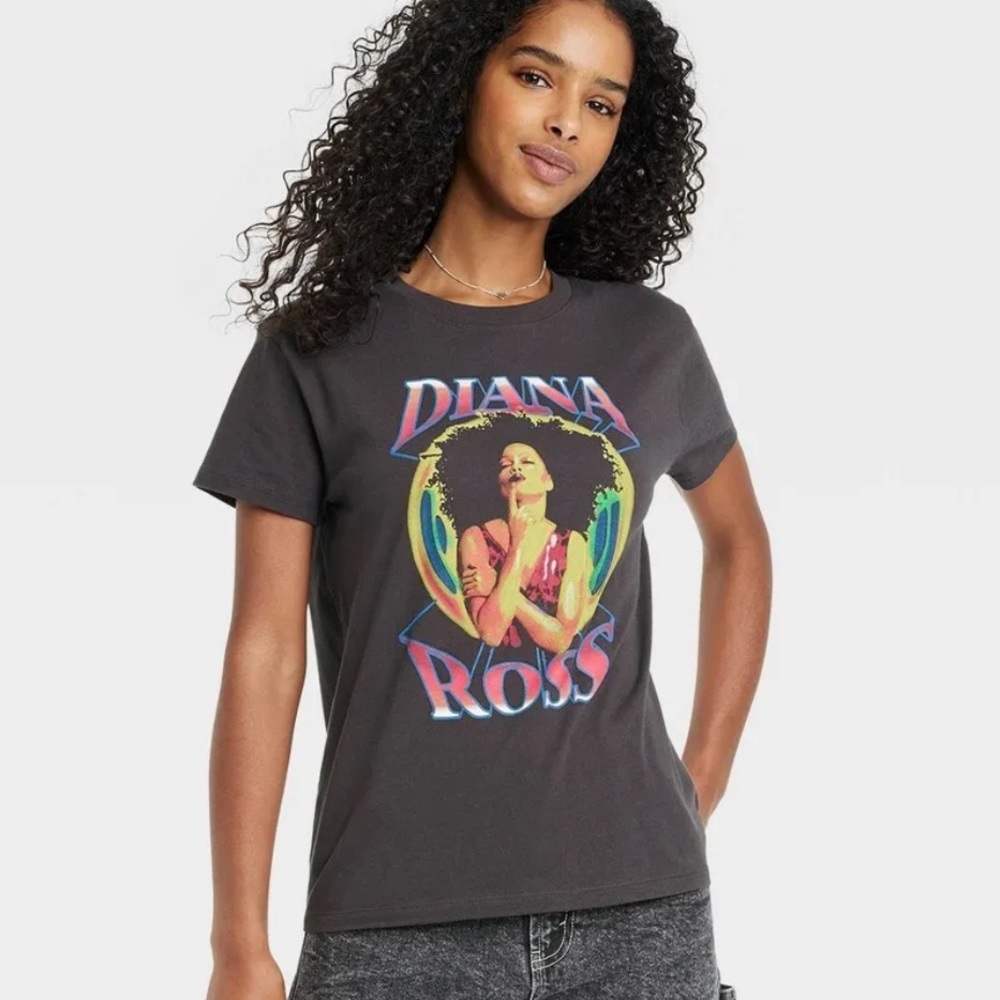 NWT Women's Diana Ross Short Sleeve Graphic T-Shirt Size MEDIUM